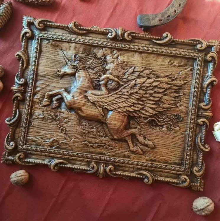 Interieur-Zubehör aus Holz - Geschnitzte Basreliefs und Deko